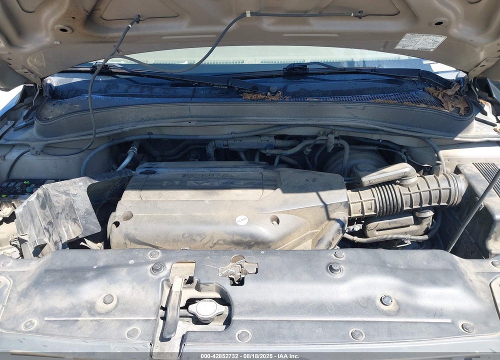 2004 HONDA PILOT LX VIN: 2HKYF18114H519197