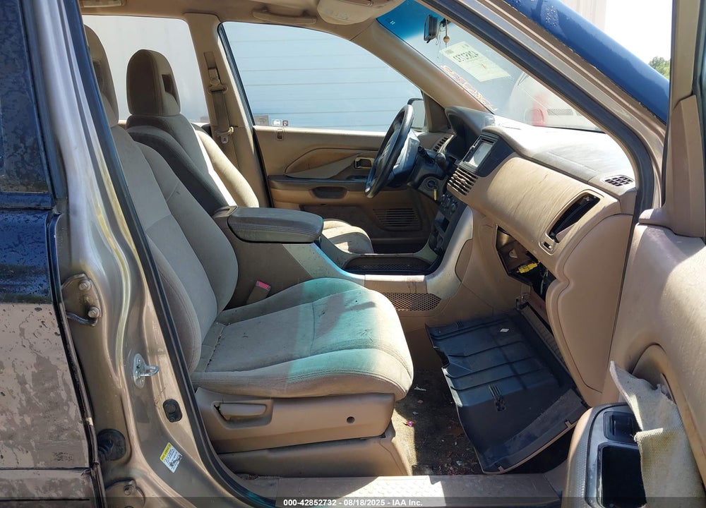2004 HONDA PILOT LX VIN: 2HKYF18114H519197