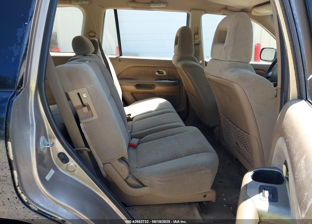 2004 HONDA PILOT LX VIN: 2HKYF18114H519197