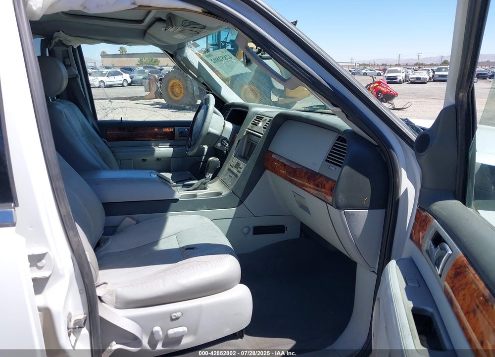 2004 LINCOLN NAVIGATOR VIN: 5LMFU27R24LJ34505