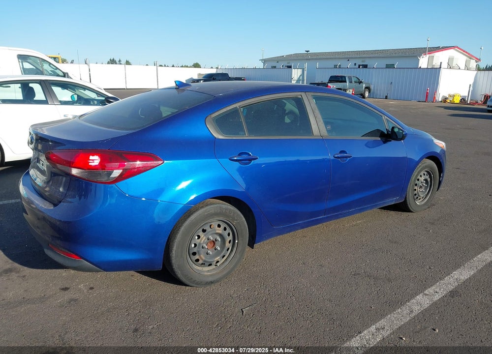 2017 KIA FORTE VIN: 3KPFK4A72HE030076