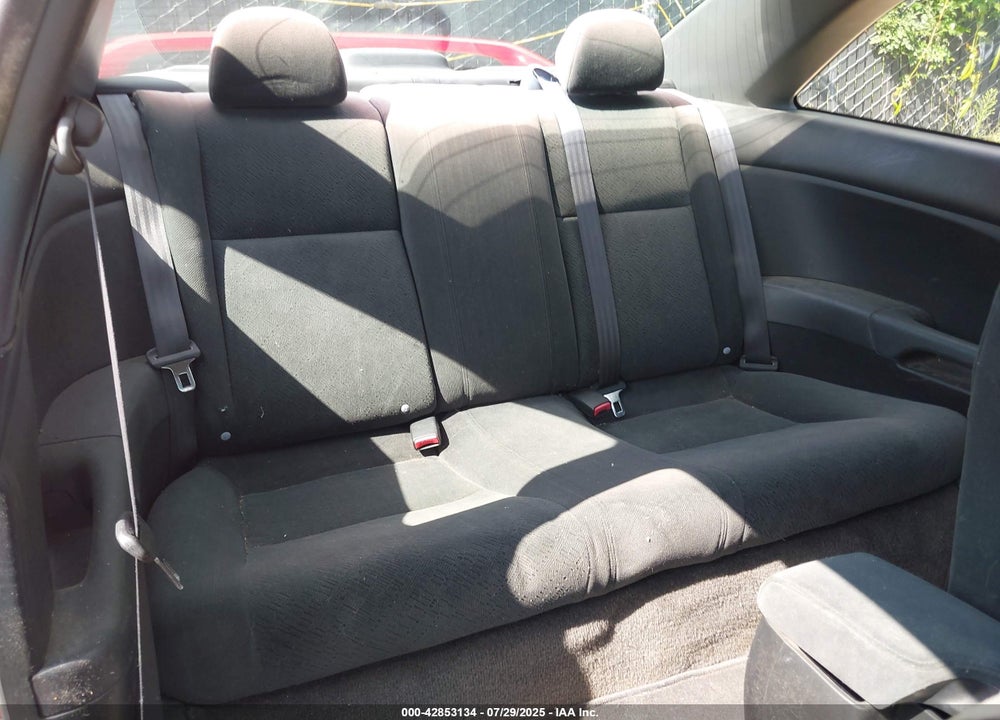 2005 HONDA CIVIC LX VIN: 1HGEM22615L031711