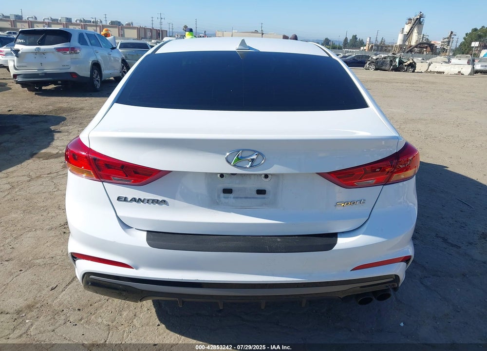 2018 HYUNDAI ELANTRA VIN: KMHD04LB8JU685618