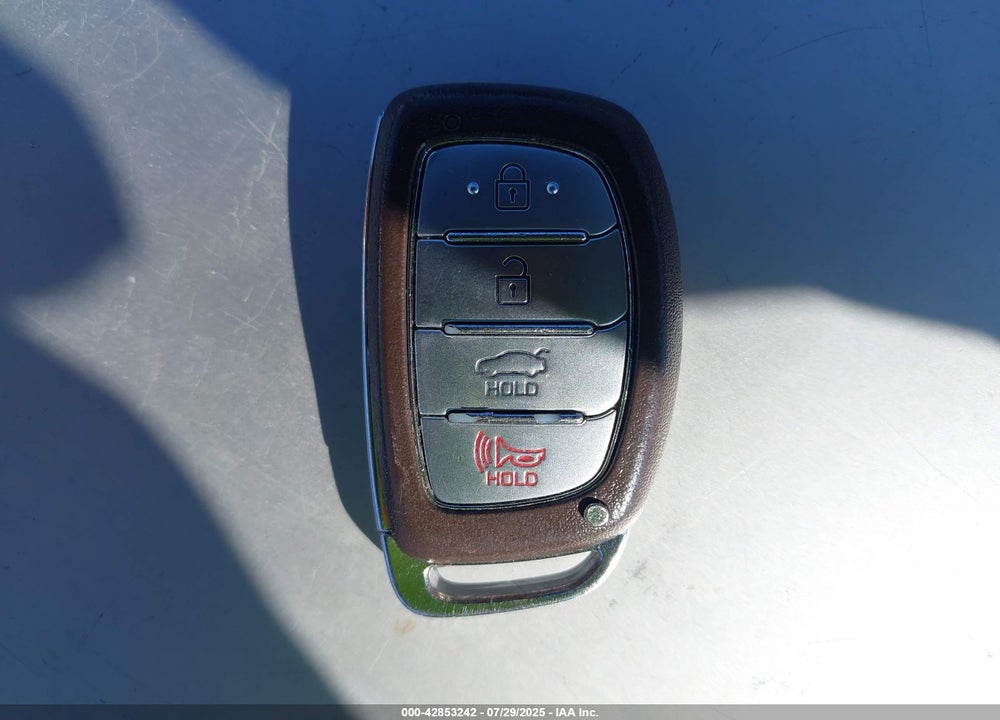 2018 HYUNDAI ELANTRA VIN: KMHD04LB8JU685618