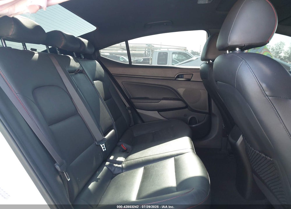 2018 HYUNDAI ELANTRA VIN: KMHD04LB8JU685618