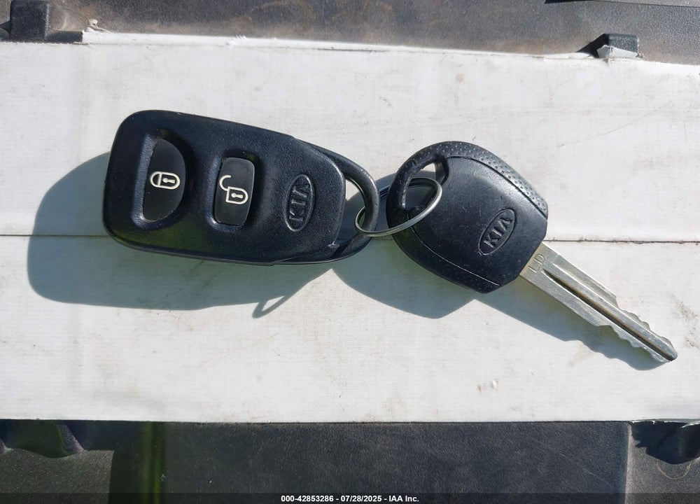 2009 KIA SPORTAGE VIN: KNDJE723297584041