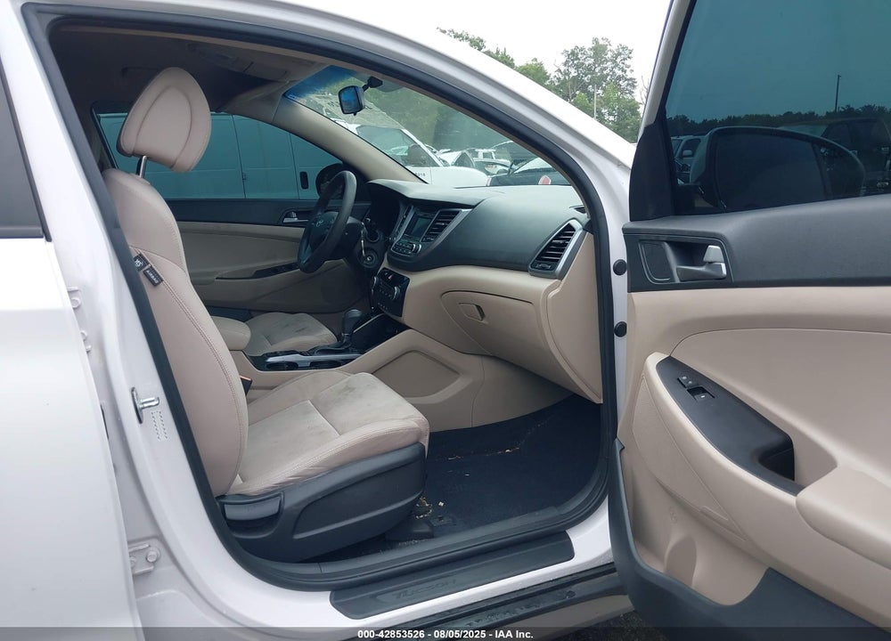 2017 HYUNDAI TUCSON VIN: KM8J3CA49HU268737