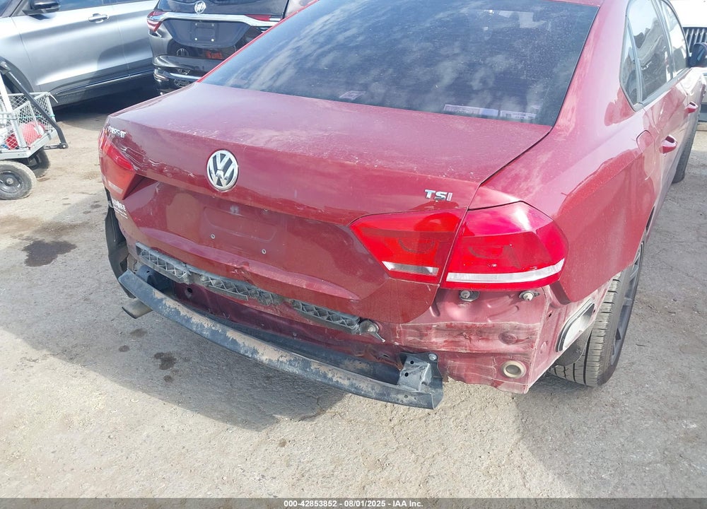 2015 VOLKSWAGEN PASSAT VIN: 1VWAT7A37FC030257