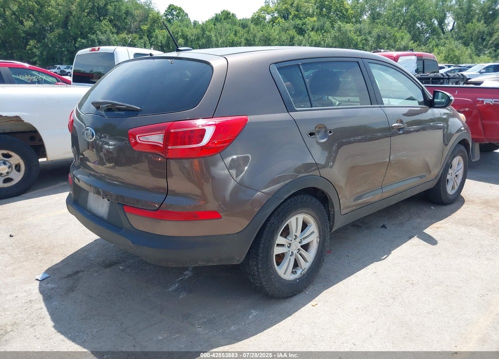 2011 KIA SPORTAGE VIN: KNDPBCA2XB7044124