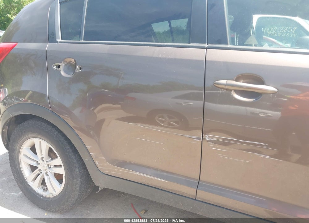 2011 KIA SPORTAGE VIN: KNDPBCA2XB7044124