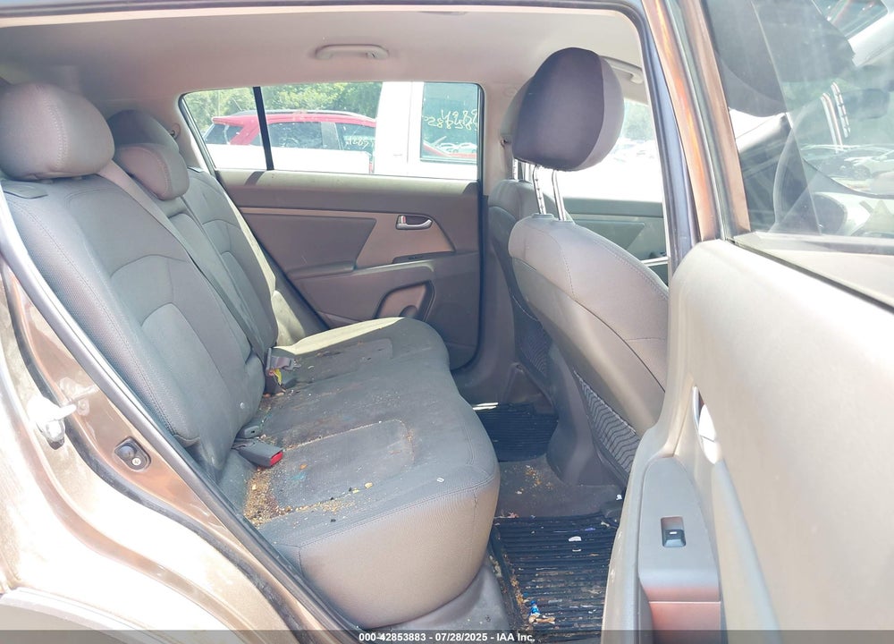 2011 KIA SPORTAGE VIN: KNDPBCA2XB7044124