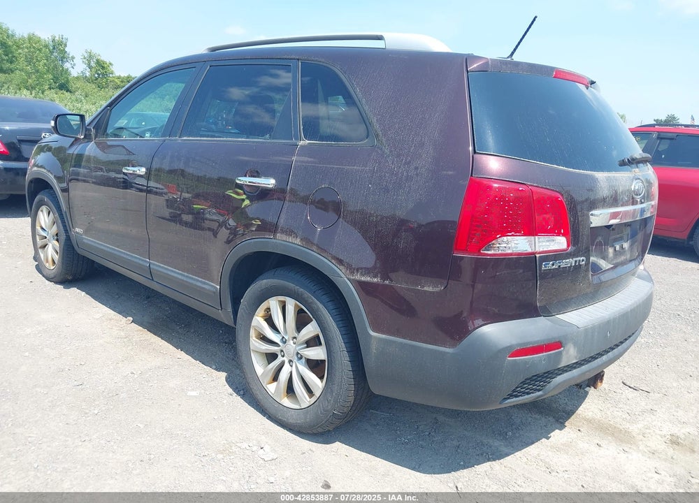 2011 KIA SORENTO VIN: 5XYKTDA28BG129320