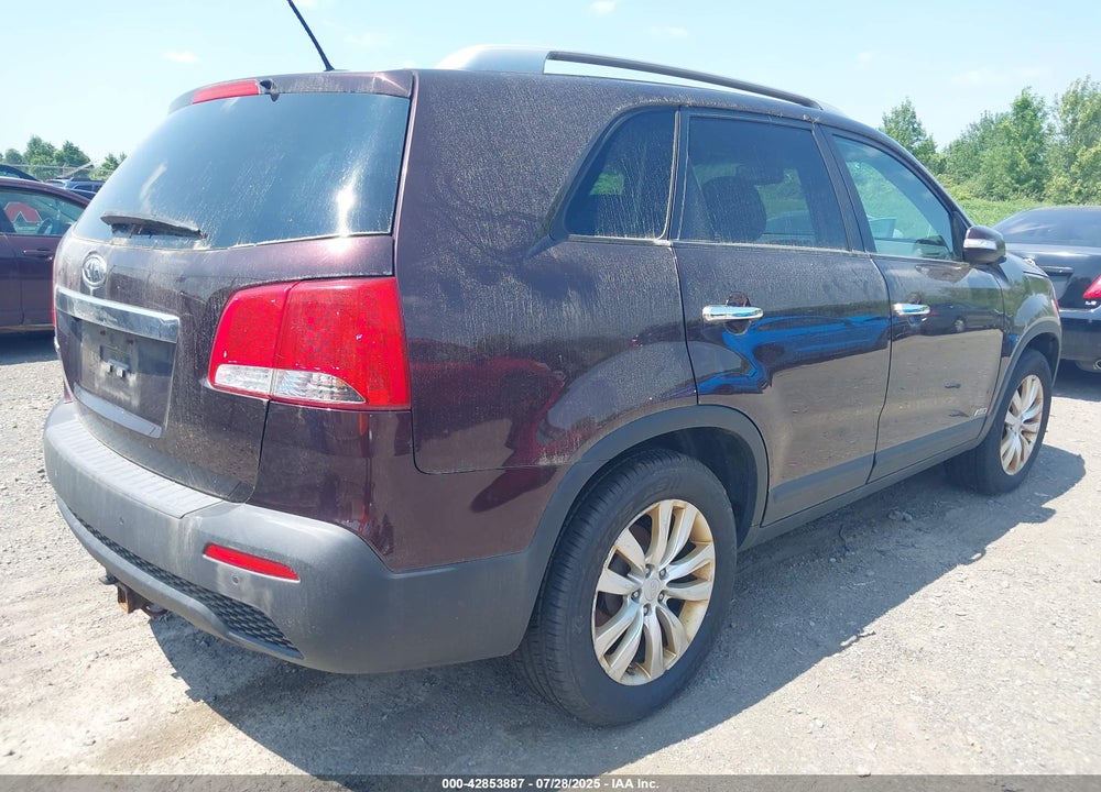 2011 KIA SORENTO VIN: 5XYKTDA28BG129320