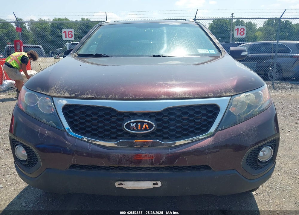 2011 KIA SORENTO VIN: 5XYKTDA28BG129320