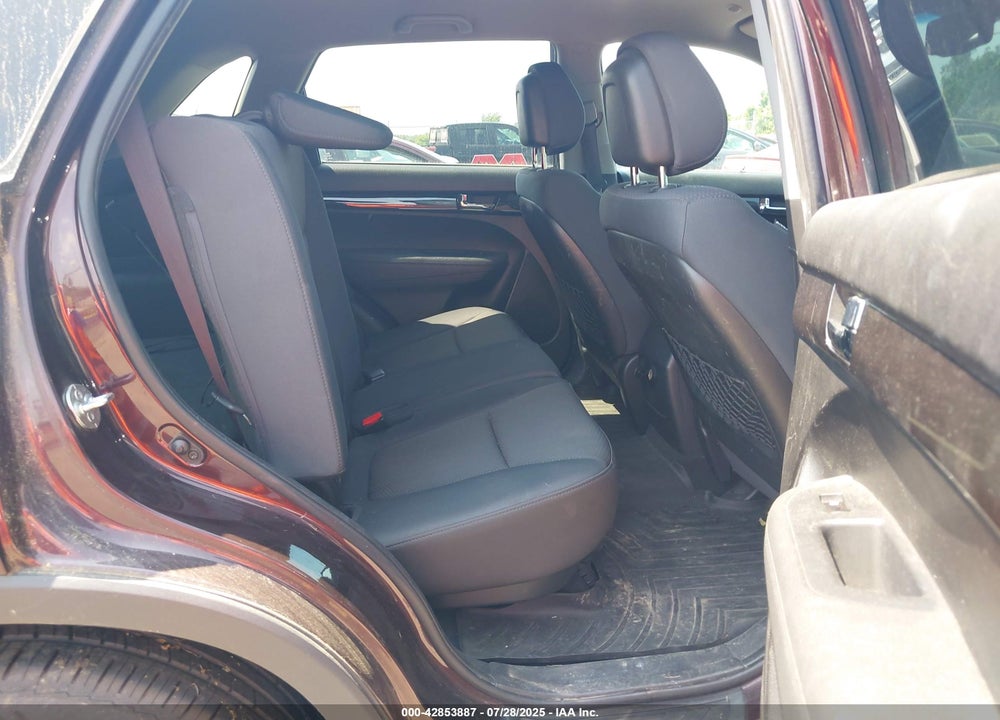 2011 KIA SORENTO VIN: 5XYKTDA28BG129320