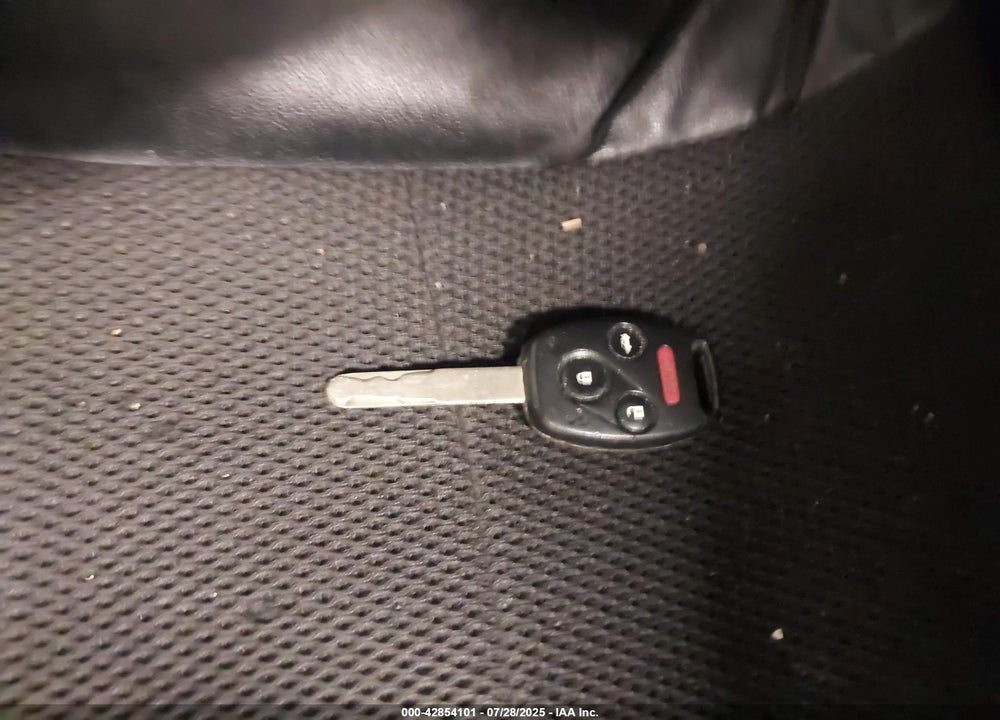 2011 HONDA ACCORD VIN: 1HGCS1B76BA012157