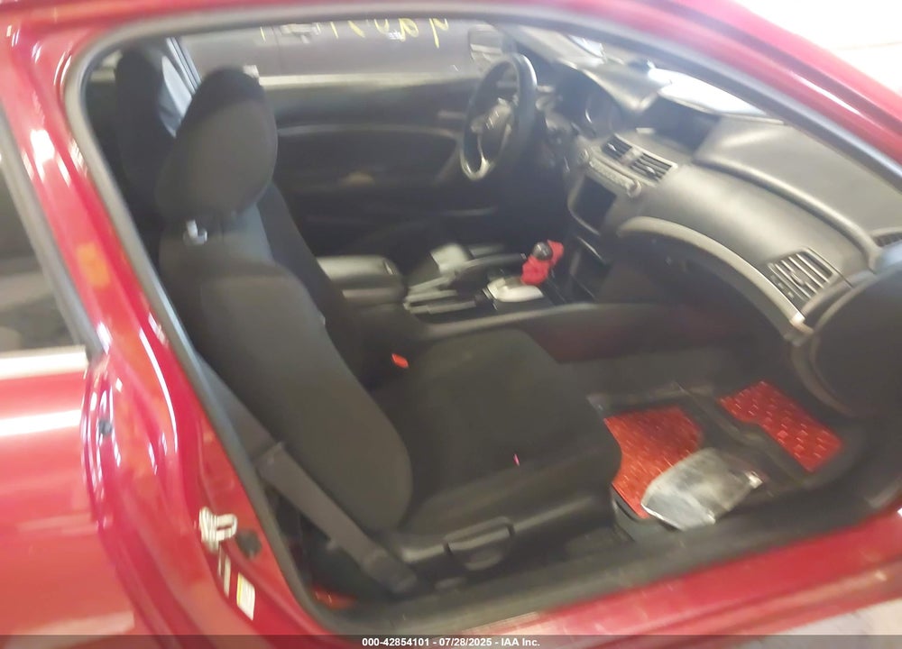 2011 HONDA ACCORD VIN: 1HGCS1B76BA012157