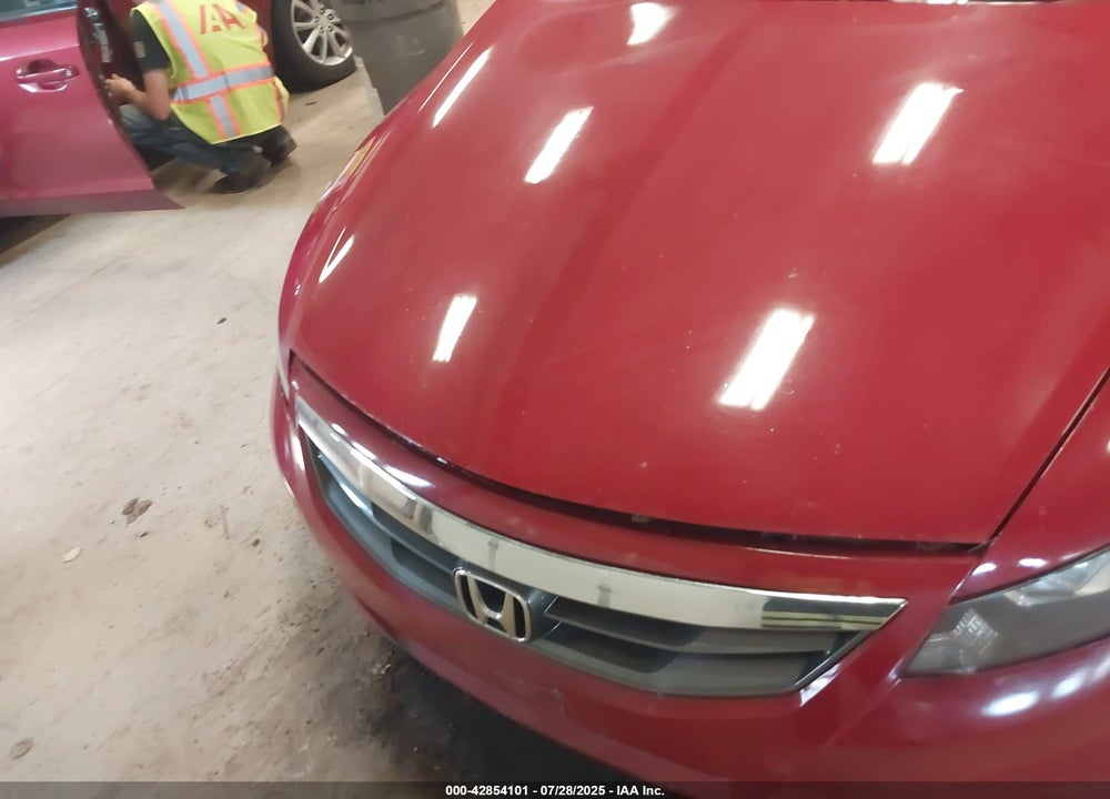 2011 HONDA ACCORD VIN: 1HGCS1B76BA012157