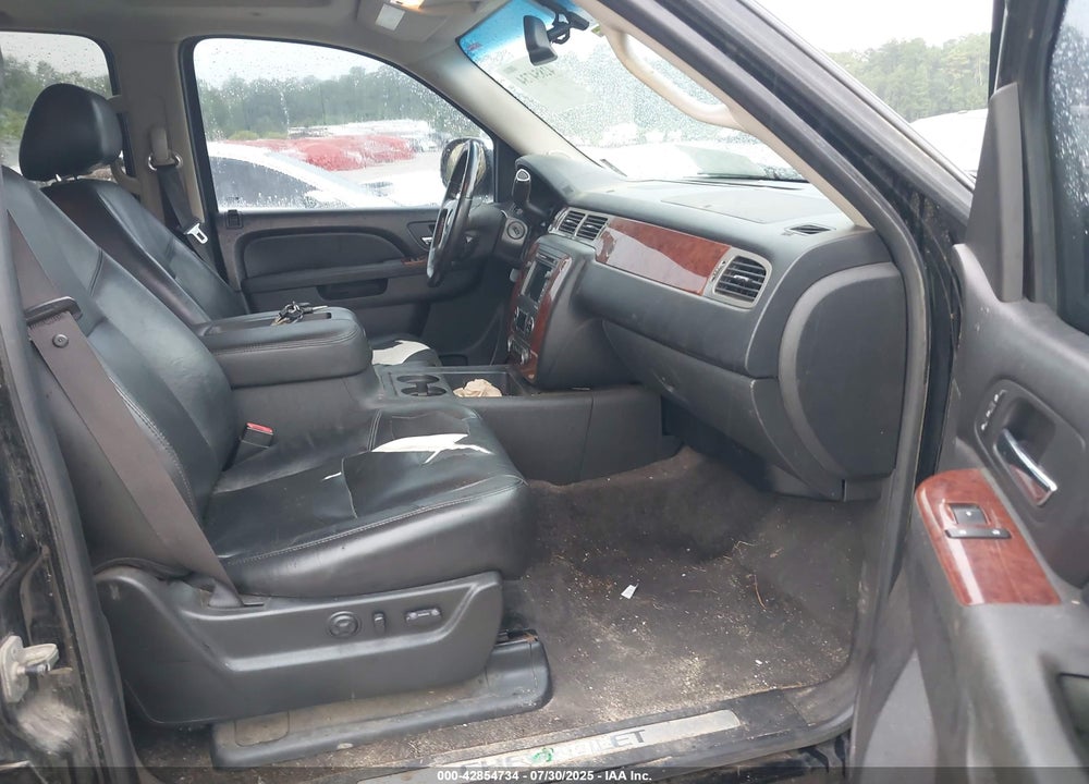 2011 CHEVROLET TAHOE VIN: 1GNSCCE00BR206838