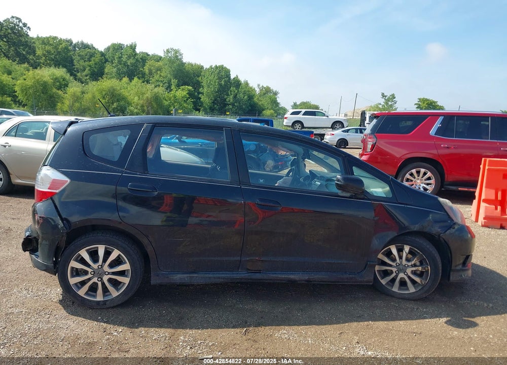 2013 HONDA FIT VIN: JHMGE8H54DC037845