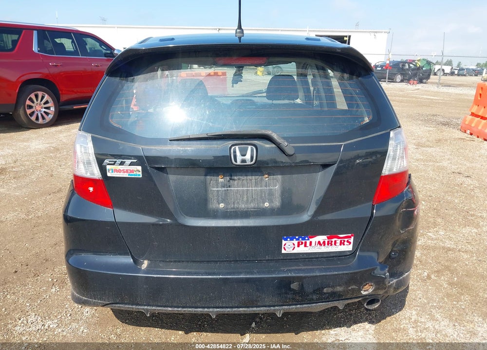 2013 HONDA FIT VIN: JHMGE8H54DC037845