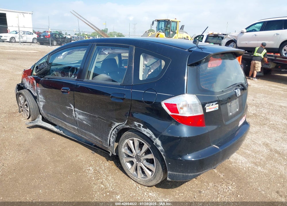 2013 HONDA FIT VIN: JHMGE8H54DC037845