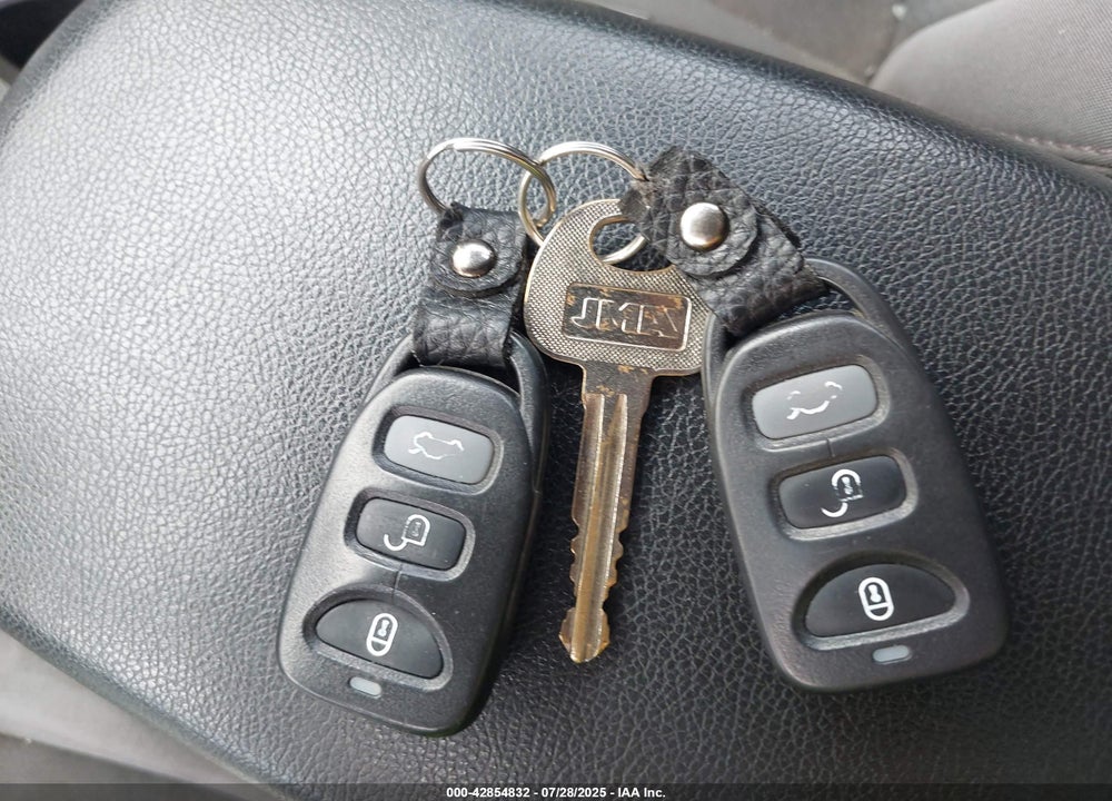 2014 HYUNDAI ELANTRA VIN: 5NPDH4AE1EH497100