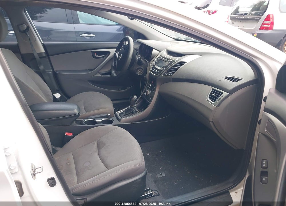 2014 HYUNDAI ELANTRA VIN: 5NPDH4AE1EH497100