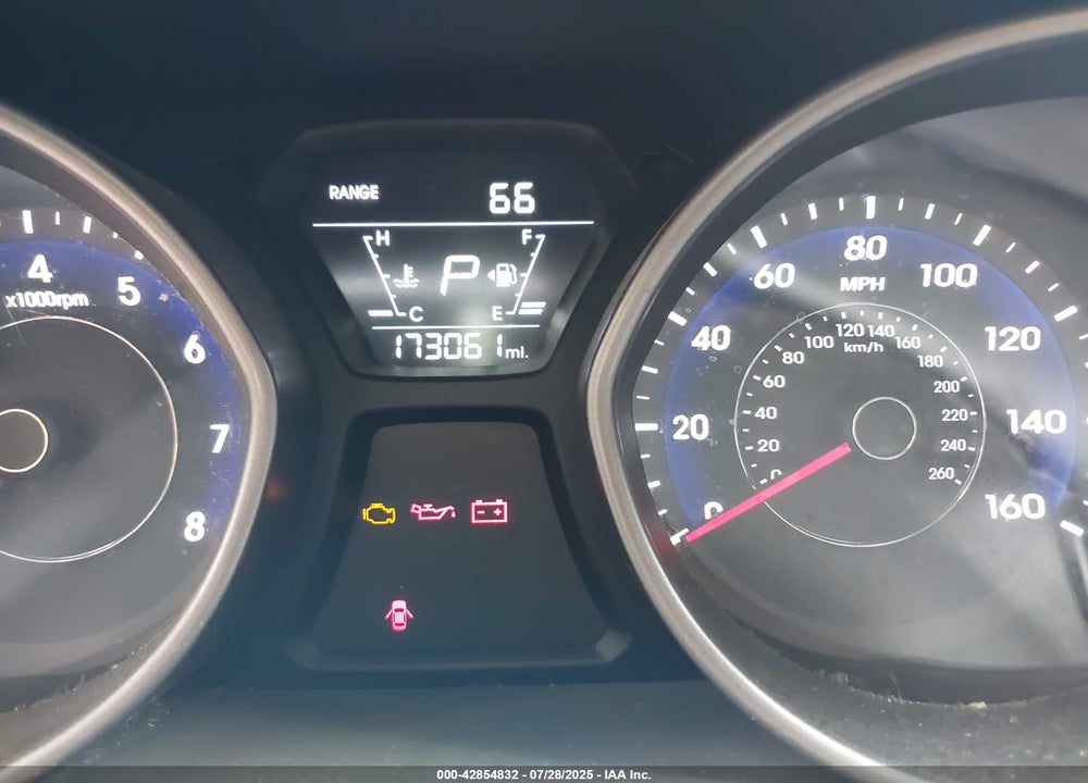 2014 HYUNDAI ELANTRA VIN: 5NPDH4AE1EH497100