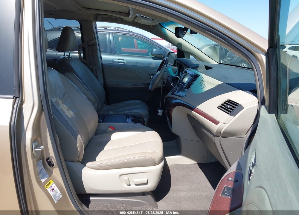 2011 TOYOTA SIENNA VIN: 5TDDK3DC6BS005124