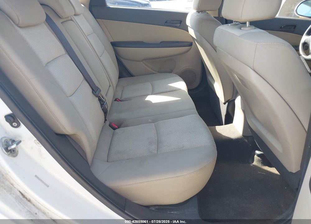2010 HYUNDAI ELANTRA VIN: KMHDB8AE1AU065868