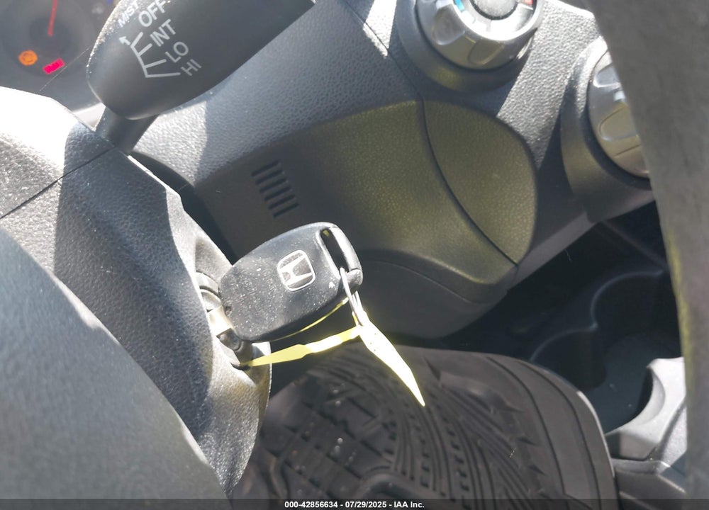 2013 HONDA FIT VIN: JHMGE8H3XDC008087