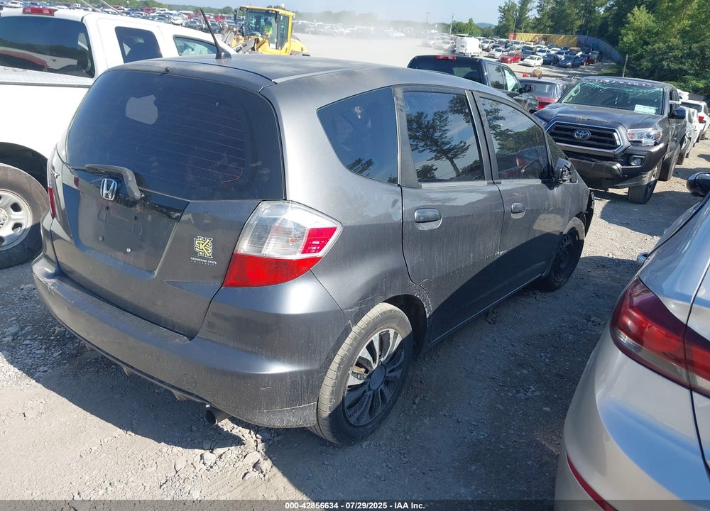 2013 HONDA FIT VIN: JHMGE8H3XDC008087