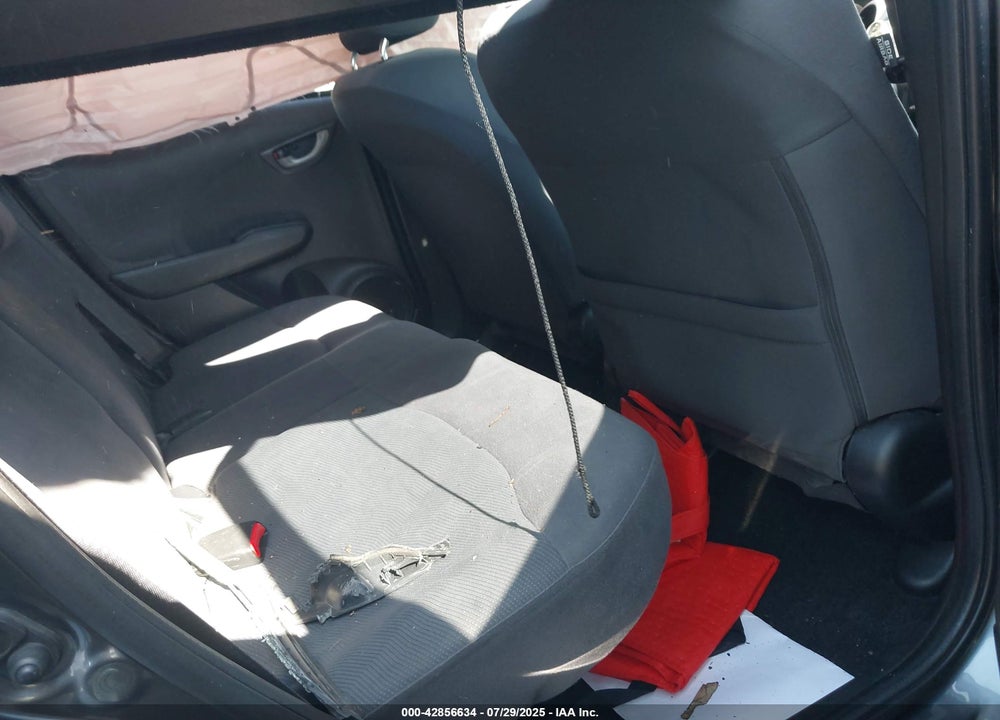2013 HONDA FIT VIN: JHMGE8H3XDC008087