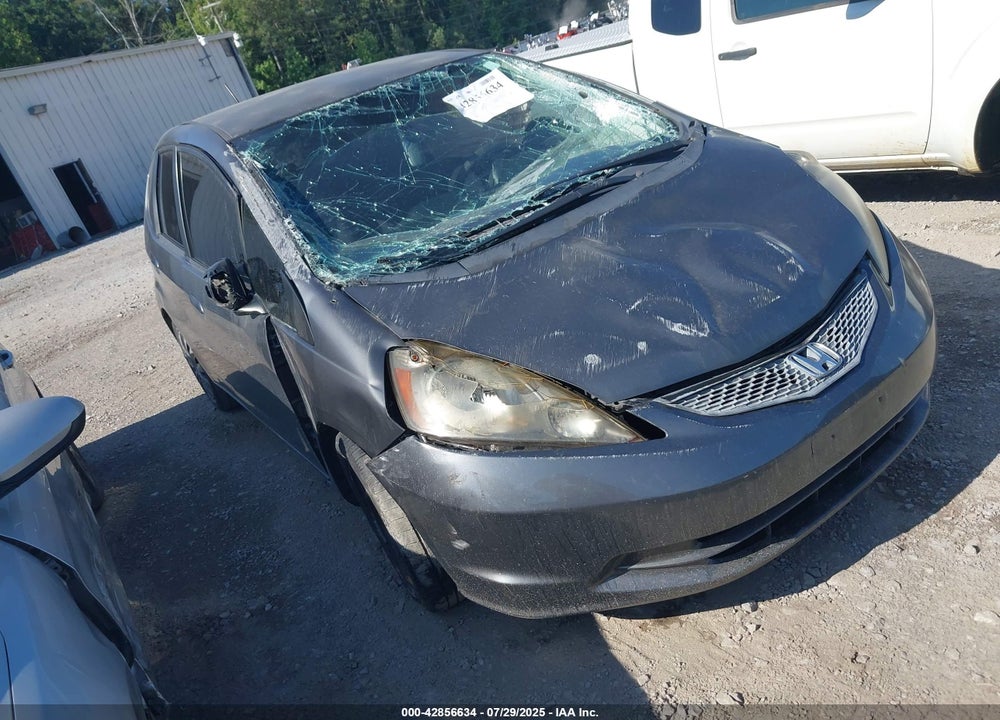 2013 HONDA FIT VIN: JHMGE8H3XDC008087