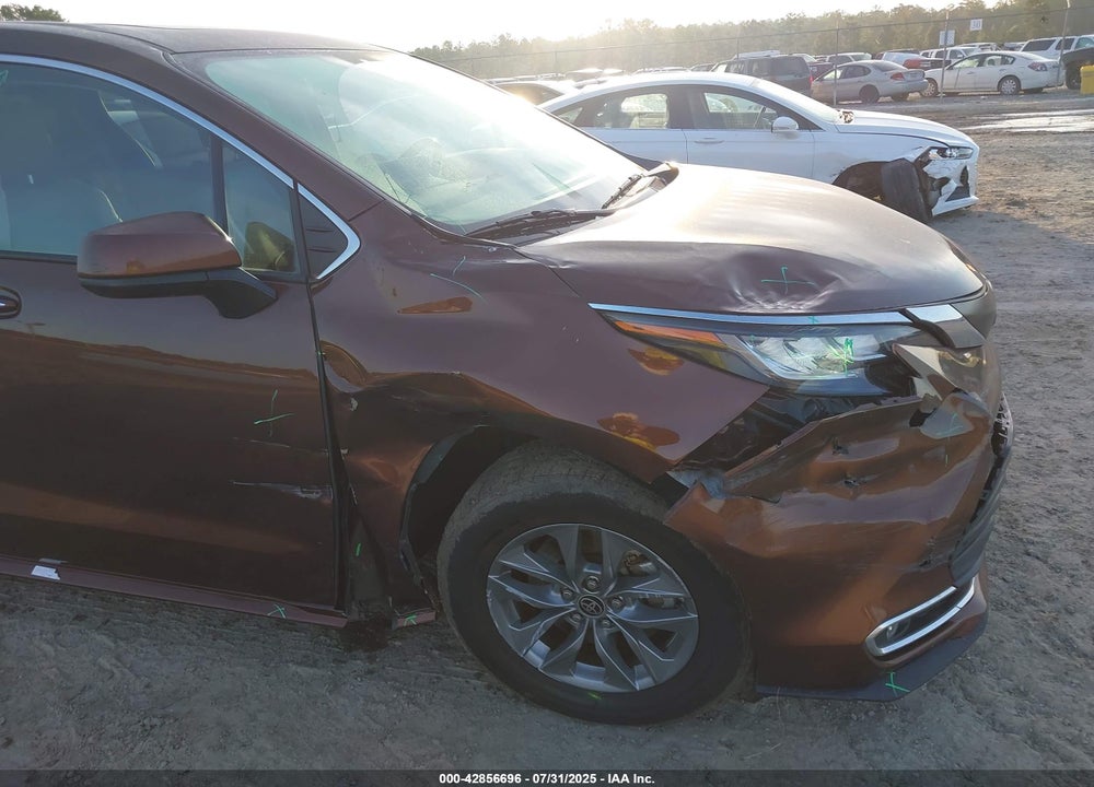 2022 TOYOTA SIENNA XLE VIN: 5TDYRKEC6NS107226