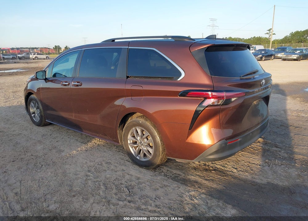 2022 TOYOTA SIENNA XLE VIN: 5TDYRKEC6NS107226