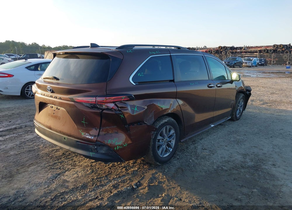 2022 TOYOTA SIENNA XLE VIN: 5TDYRKEC6NS107226