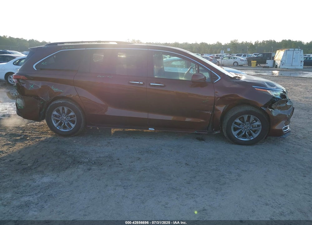 2022 TOYOTA SIENNA XLE VIN: 5TDYRKEC6NS107226