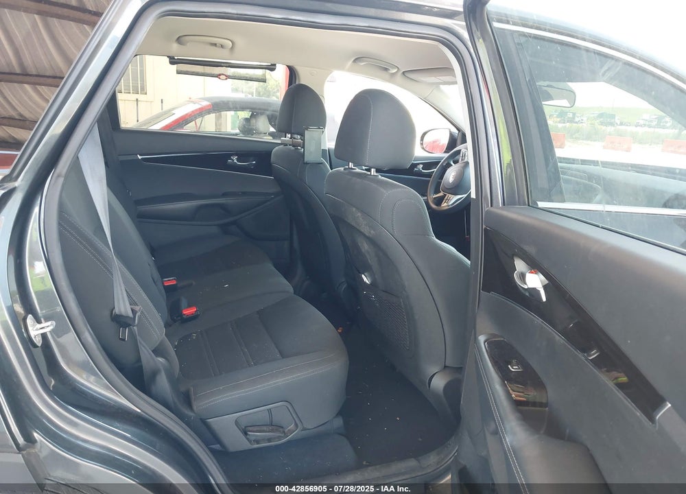 2020 KIA SORENTO VIN: 5XYPGDA58LG683155