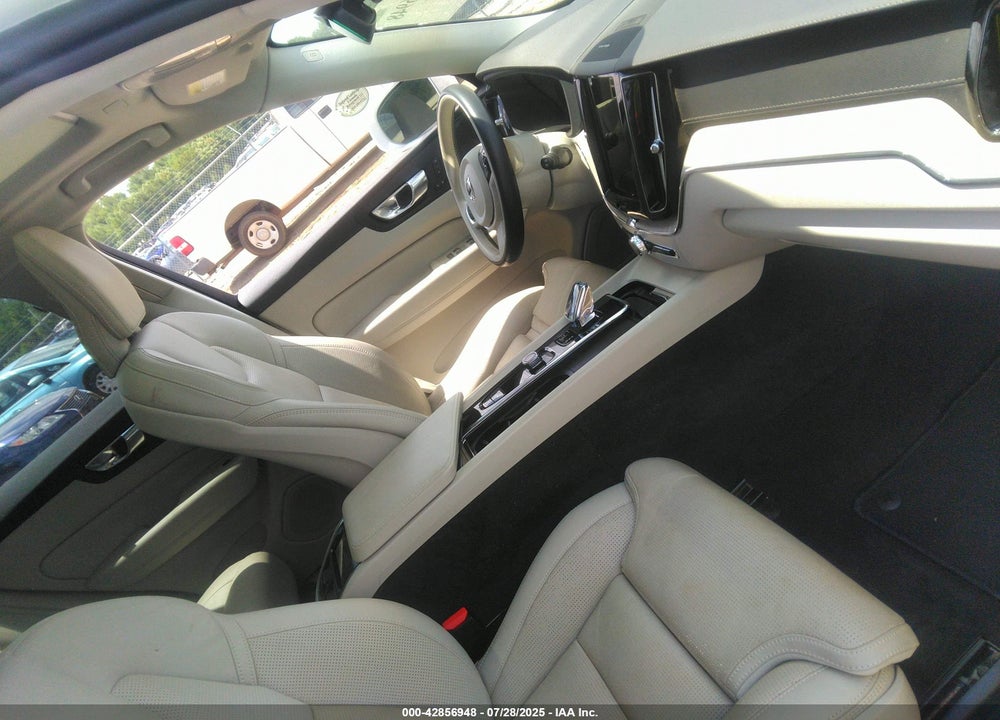 2022 VOLVO XC60 VIN: YV4L12DL8N1950695