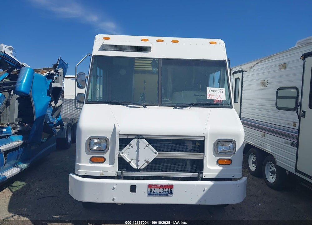 2002 FREIGHTLINER CHASSIS M LINE WALK-IN VAN VIN: 4UZAANBW42CJ99759