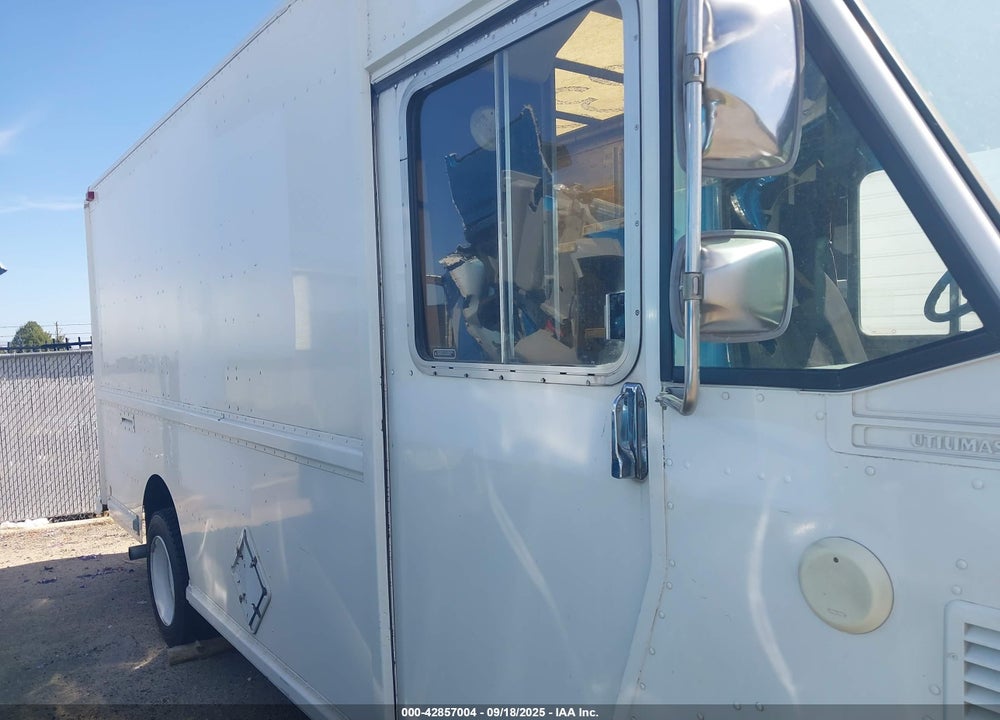 2002 FREIGHTLINER CHASSIS M LINE WALK-IN VAN VIN: 4UZAANBW42CJ99759