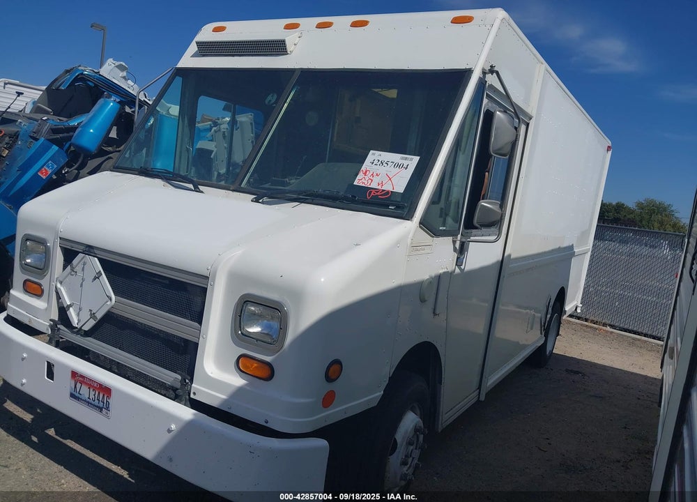 2002 FREIGHTLINER CHASSIS M LINE WALK-IN VAN VIN: 4UZAANBW42CJ99759
