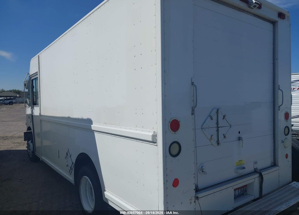 2002 FREIGHTLINER CHASSIS M LINE WALK-IN VAN VIN: 4UZAANBW42CJ99759