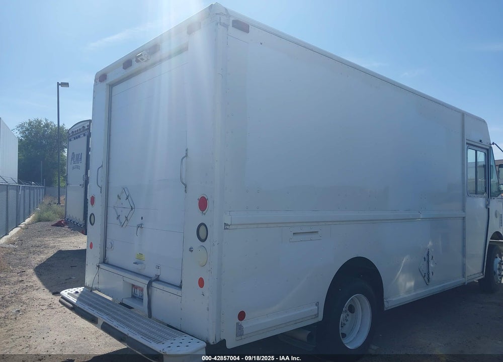 2002 FREIGHTLINER CHASSIS M LINE WALK-IN VAN VIN: 4UZAANBW42CJ99759