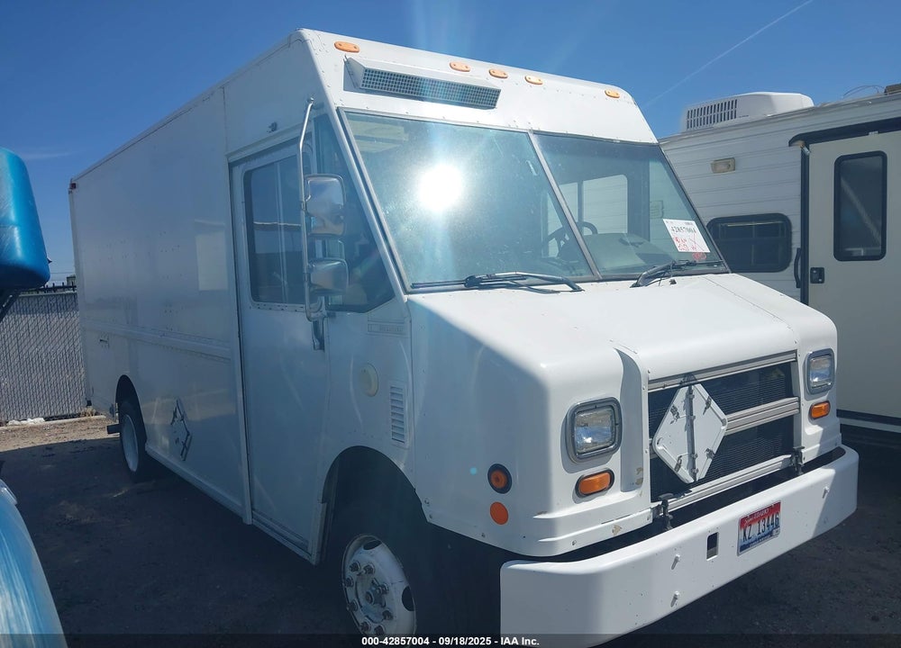 2002 FREIGHTLINER CHASSIS M LINE WALK-IN VAN VIN: 4UZAANBW42CJ99759