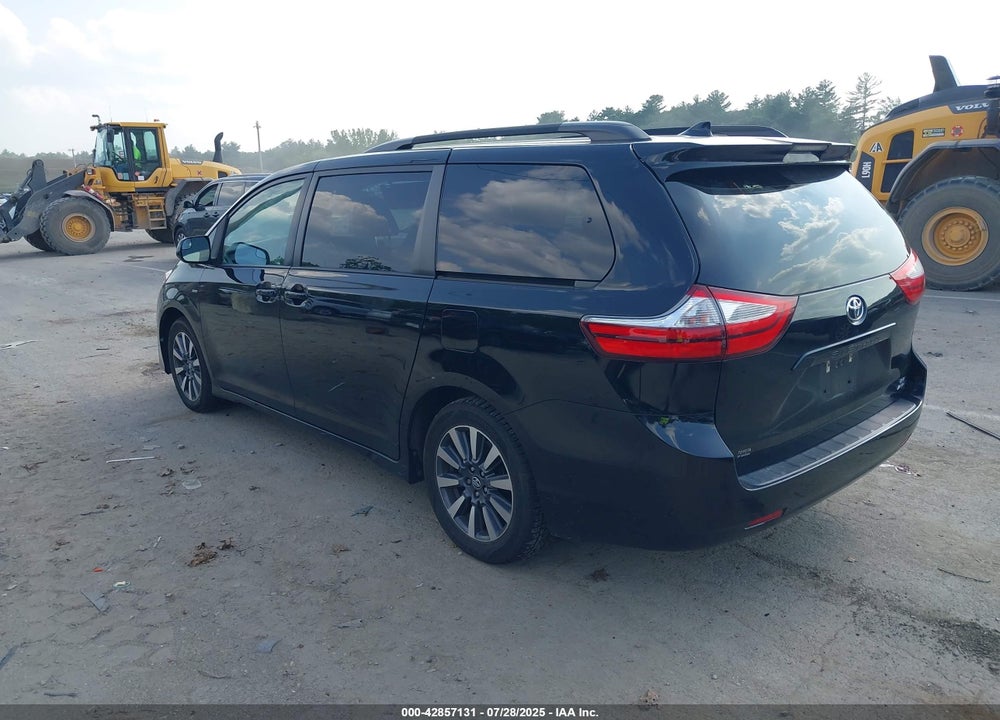 2018 TOYOTA SIENNA LE 7 PASSENGER VIN: 5TDJZ3DC4JS205058