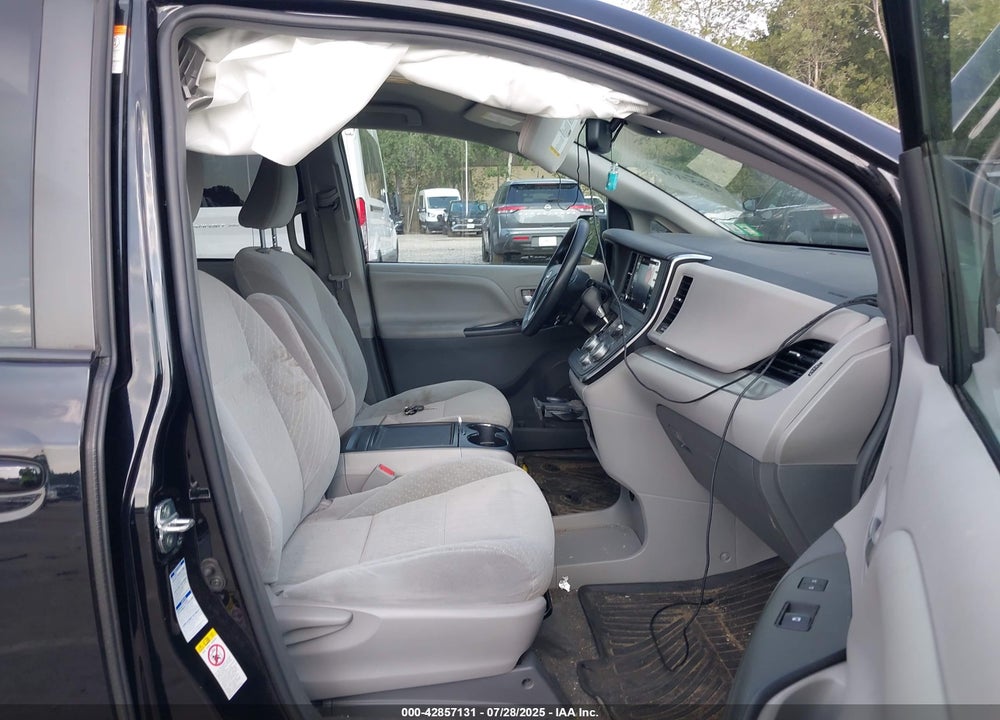 2018 TOYOTA SIENNA LE 7 PASSENGER VIN: 5TDJZ3DC4JS205058