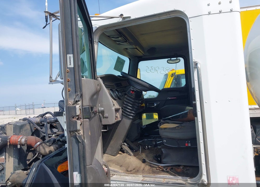 2008 KENWORTH CONSTRUCTION T300 VIN: 2NKMHM7XX8M216617
